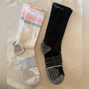 NEW. Bombas UNISEX hex-tec performance crew socks. Two pair. Size large.